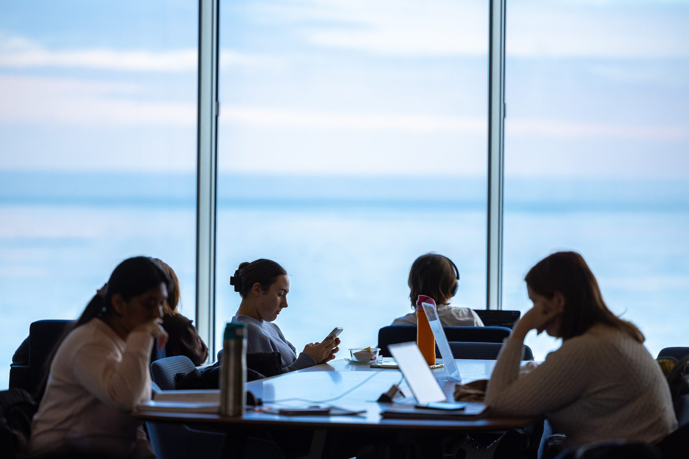 Loyola University Chicago students study in the Information Commons Library on January 18, 2024. (Photo by: Lukas Keapproth)