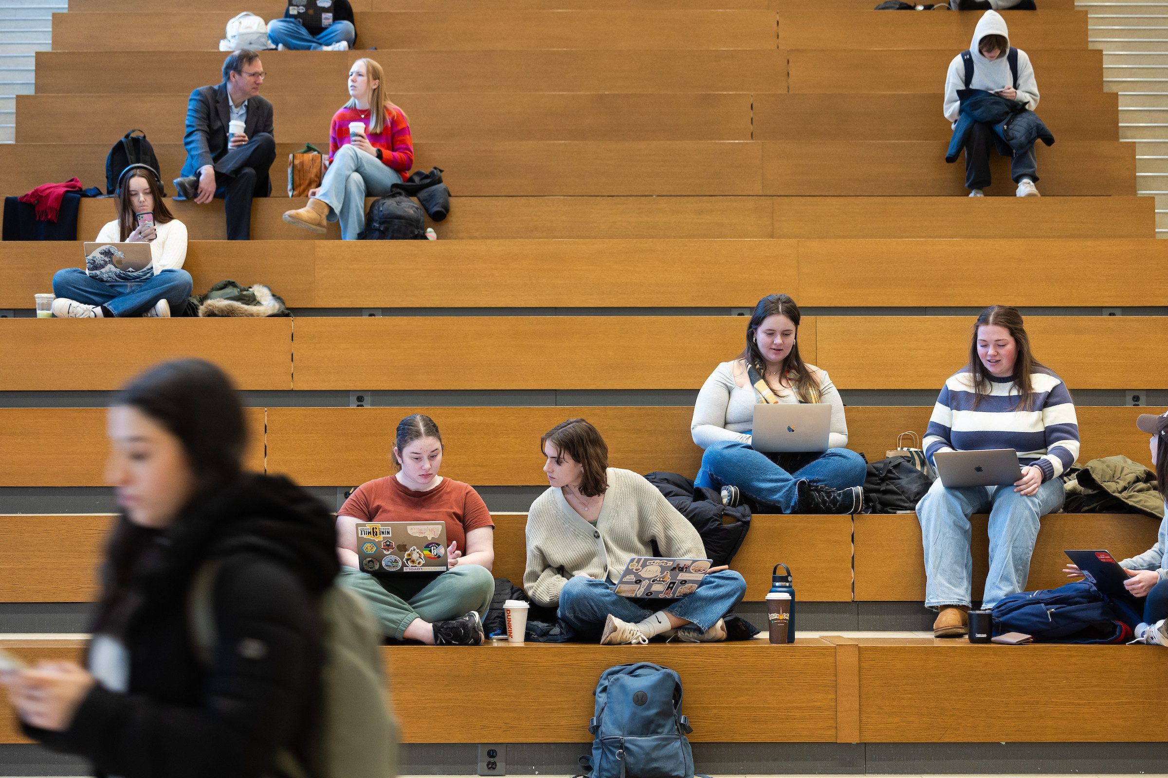 Loyola business students hang out in the Schreiber building during the first week of classes during the spring 2024 semester. (Photo by: Lukas Keapproth)