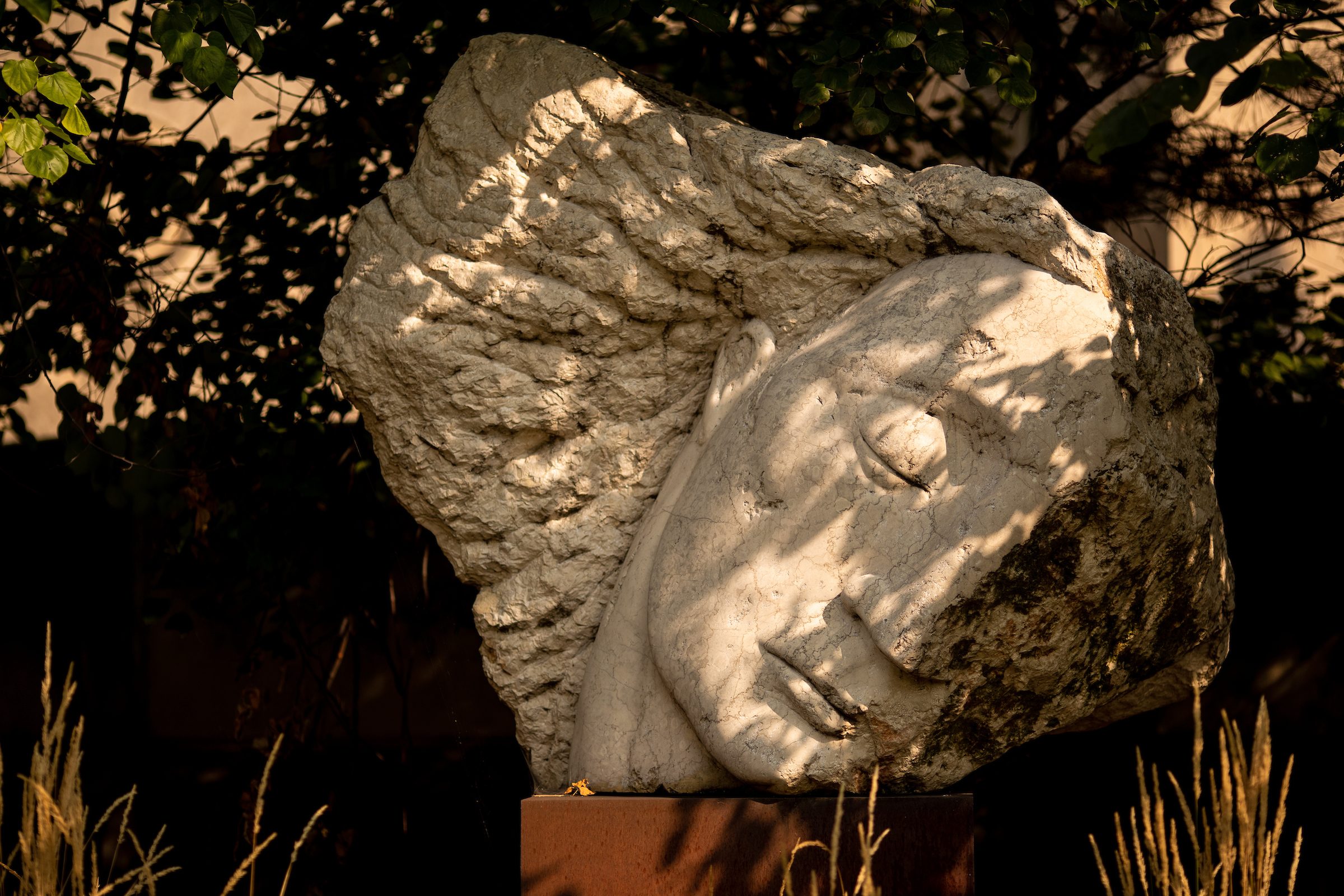 Wounded Angel sculpture on the Lake Shore Campus, September 16, 2020. (Photo: Lukas Keapproth)