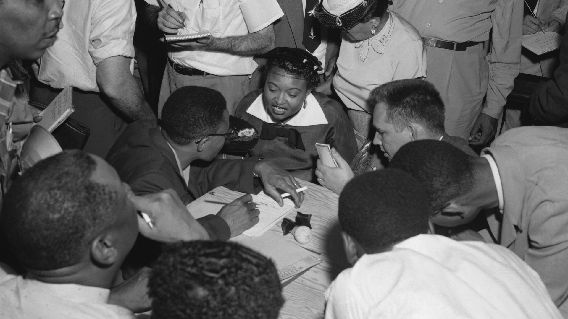 Mamie Till Mobley is surrounded by journalists as she talks to the press at the Tallahatchie County Courthouse in 1955.