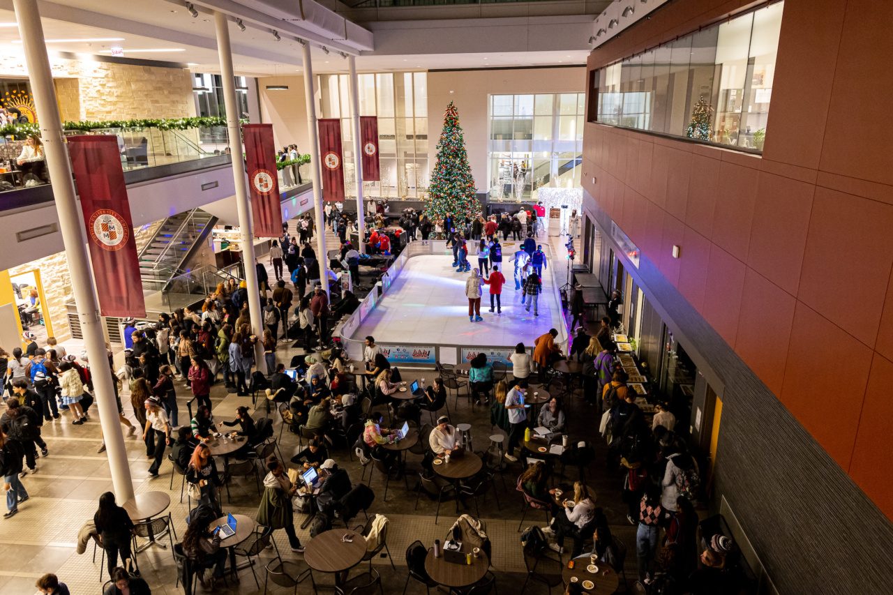 221129_Damen_Tree_Lighting-4289