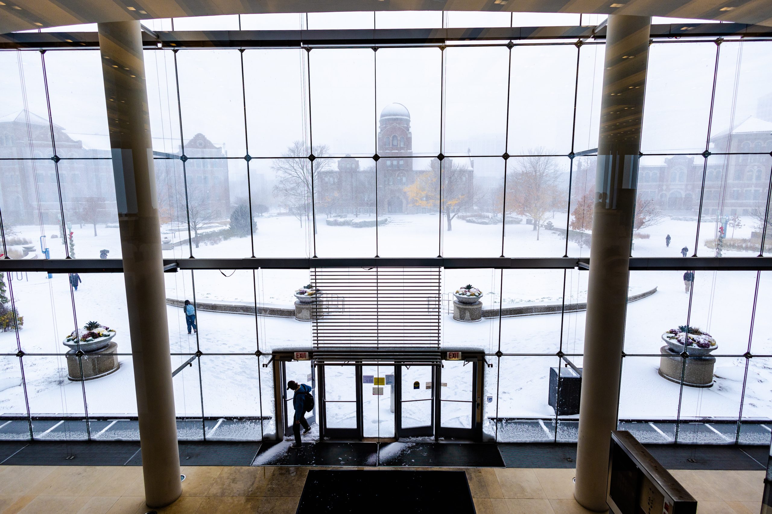 Blizzard-like conditions blanket the Lake Shore Campus with snow just before Thanksgiving break on November 21, 2024. (Photo: Lukas Keapproth)