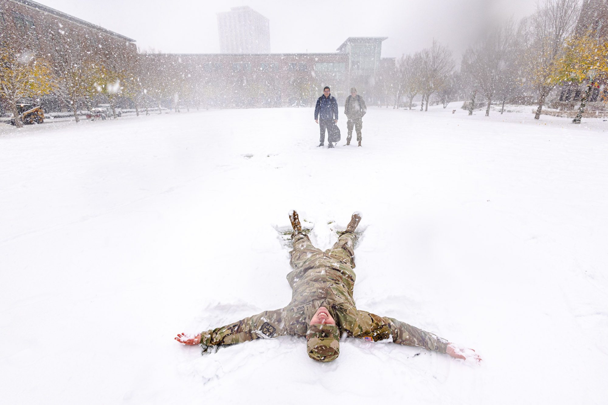 Blizzard-like conditions blanket the Lake Shore Campus with snow just before Thanksgiving break on November 21, 2024. (Photo: Lukas Keapproth)