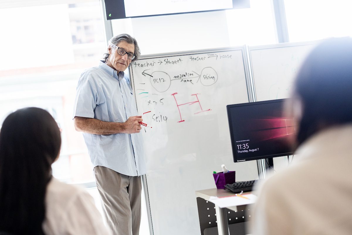 Quinlan School of Business Professor Steven Platt teaches in the Applied AI Lab in the Schreiber Center.