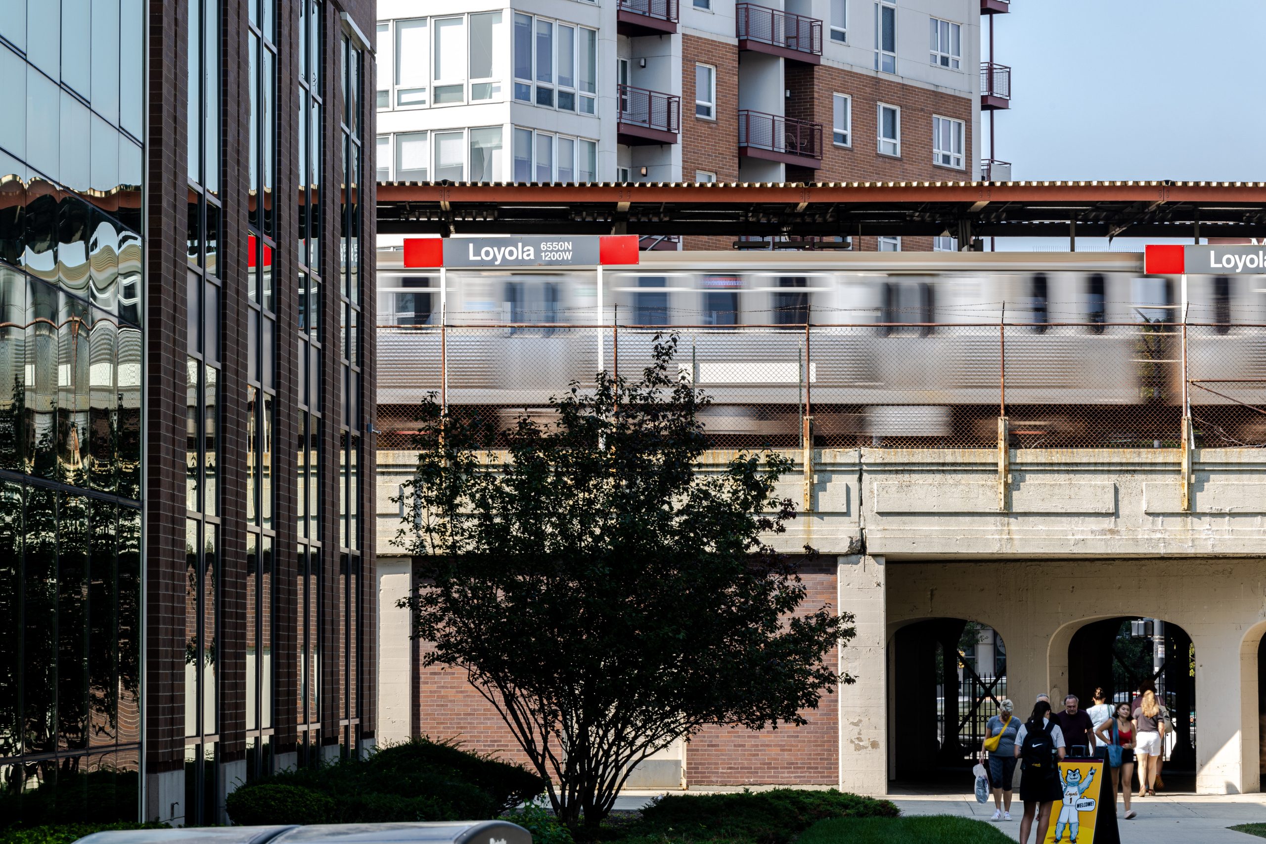 Use the Loyola CTA station to explore Chicago during Family Weekend.