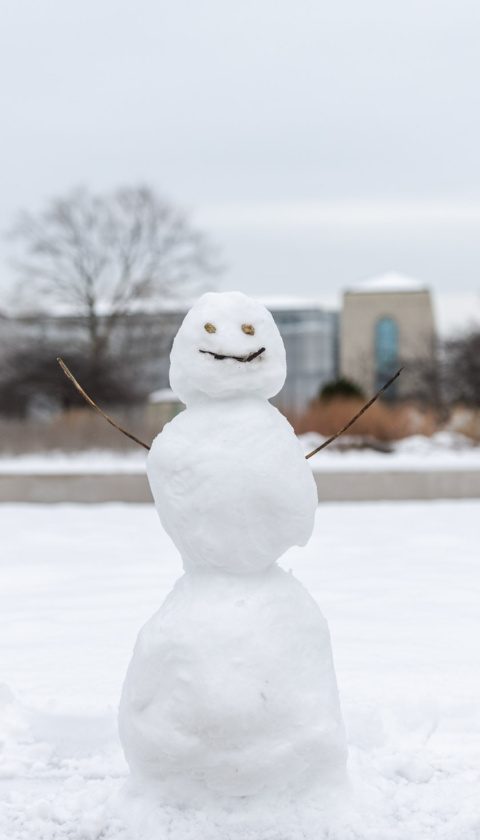 Winter sceens during finals week on the Lake Shore Campus, December 9, 2025.