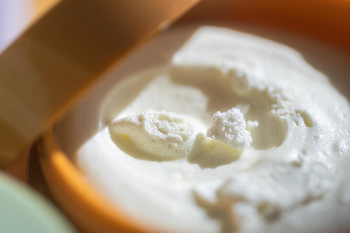 Abena Boamah-Acheampong sources ingredients directly from the Katariga Women’s Shea Cooperative in Tamale, Ghana, and supports the cooperative by hosting medical clinics and healthcare talks and paying producers twice the fair-trade rate for shea butter.