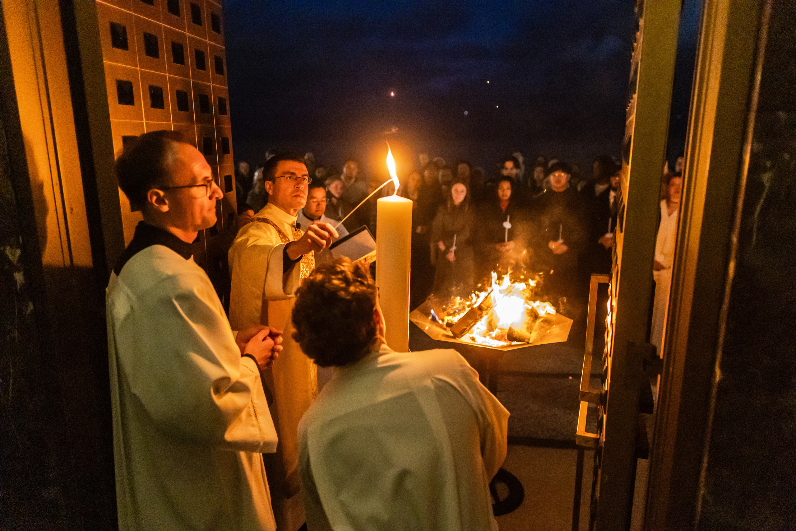 The Loyola University Chicago community attends Easter Vigil Mass in Madonna della Strada Chapel. 