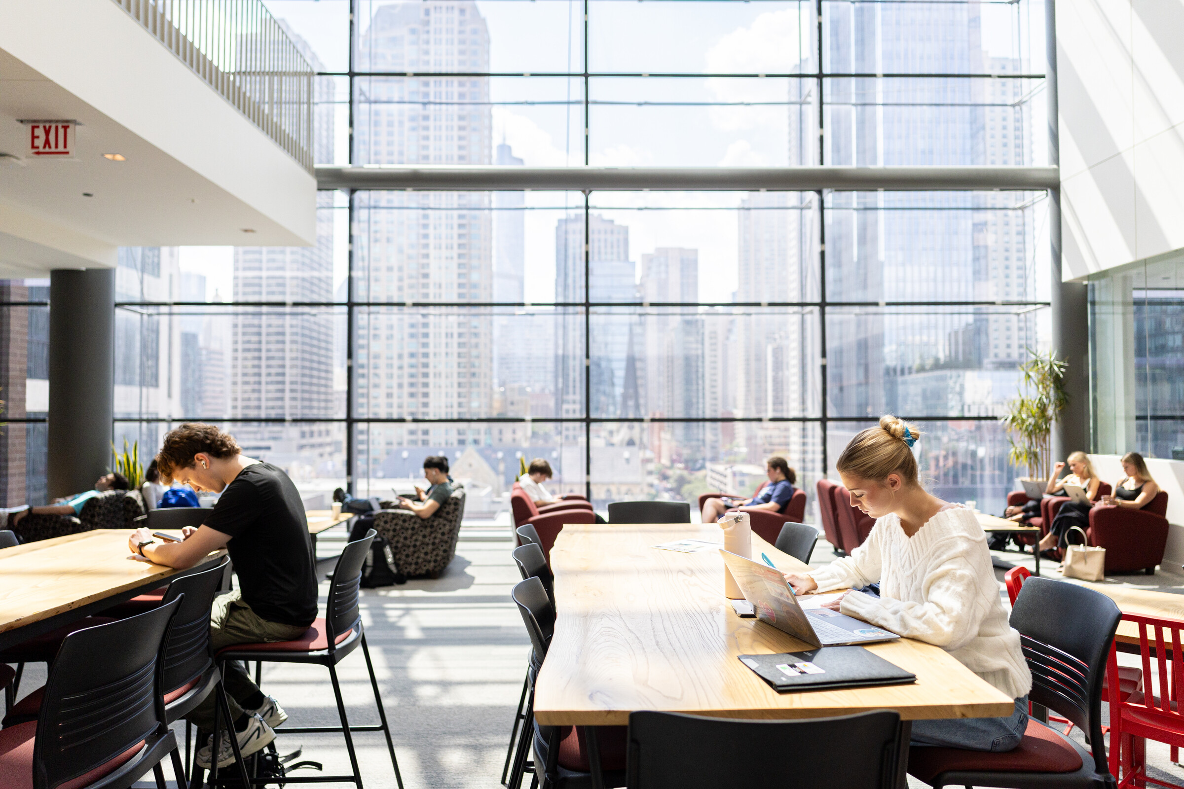 Quinlan School of Business students study on the 8th floor of the Schreiber Center during the first week of classes.