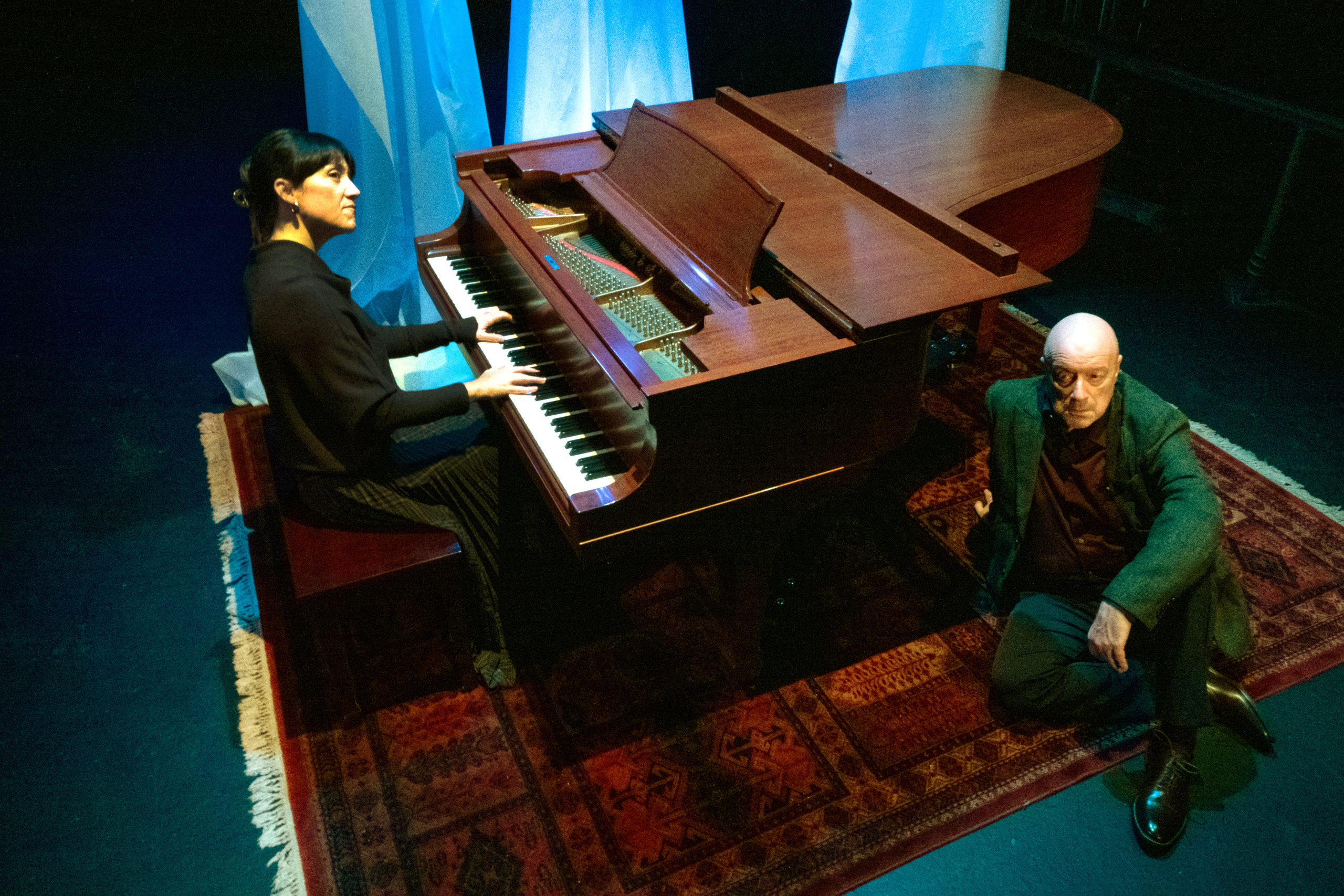Yasen Peyankov (right) and Jana Pavlovska (left) perform in 